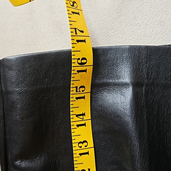 Wilfred (Aritzia) black faux leather, washable, shorts - Picture 6 of 8